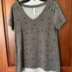 LuLaRoe Raccoon V-neck shirt- S